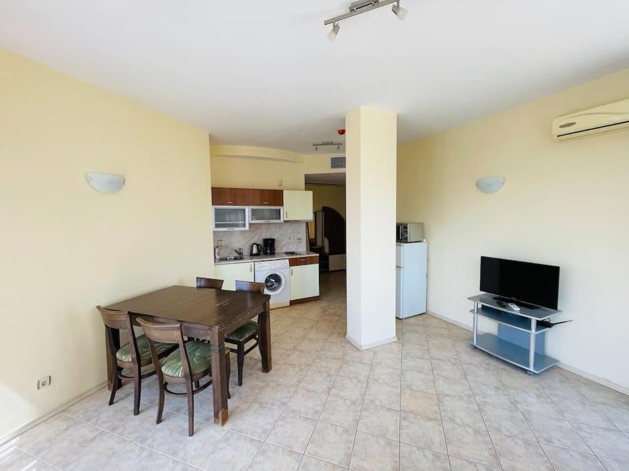 Kaya Apartments Pantai Sunny Bagian luar foto