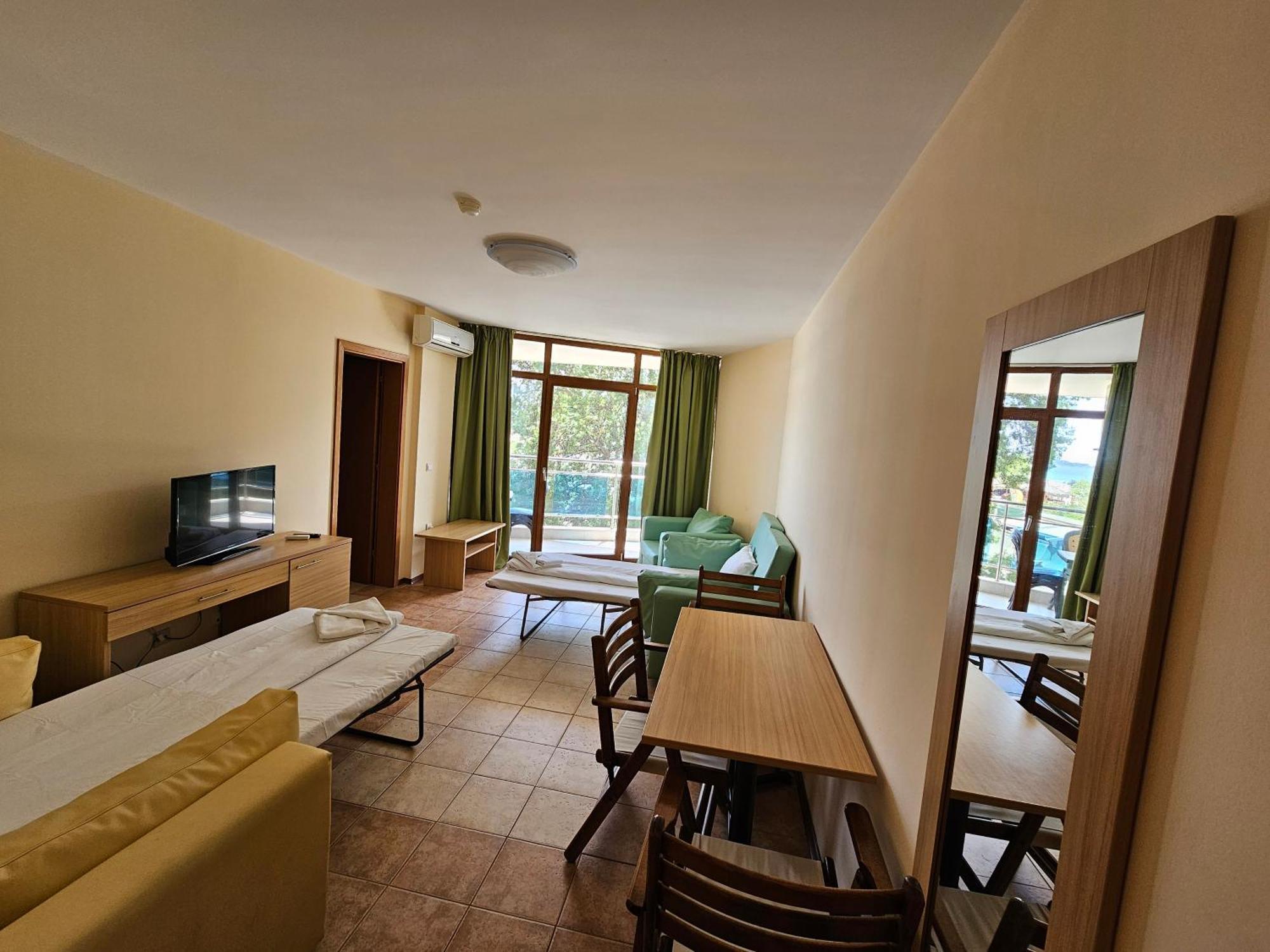 Kaya Apartments Pantai Sunny Bagian luar foto