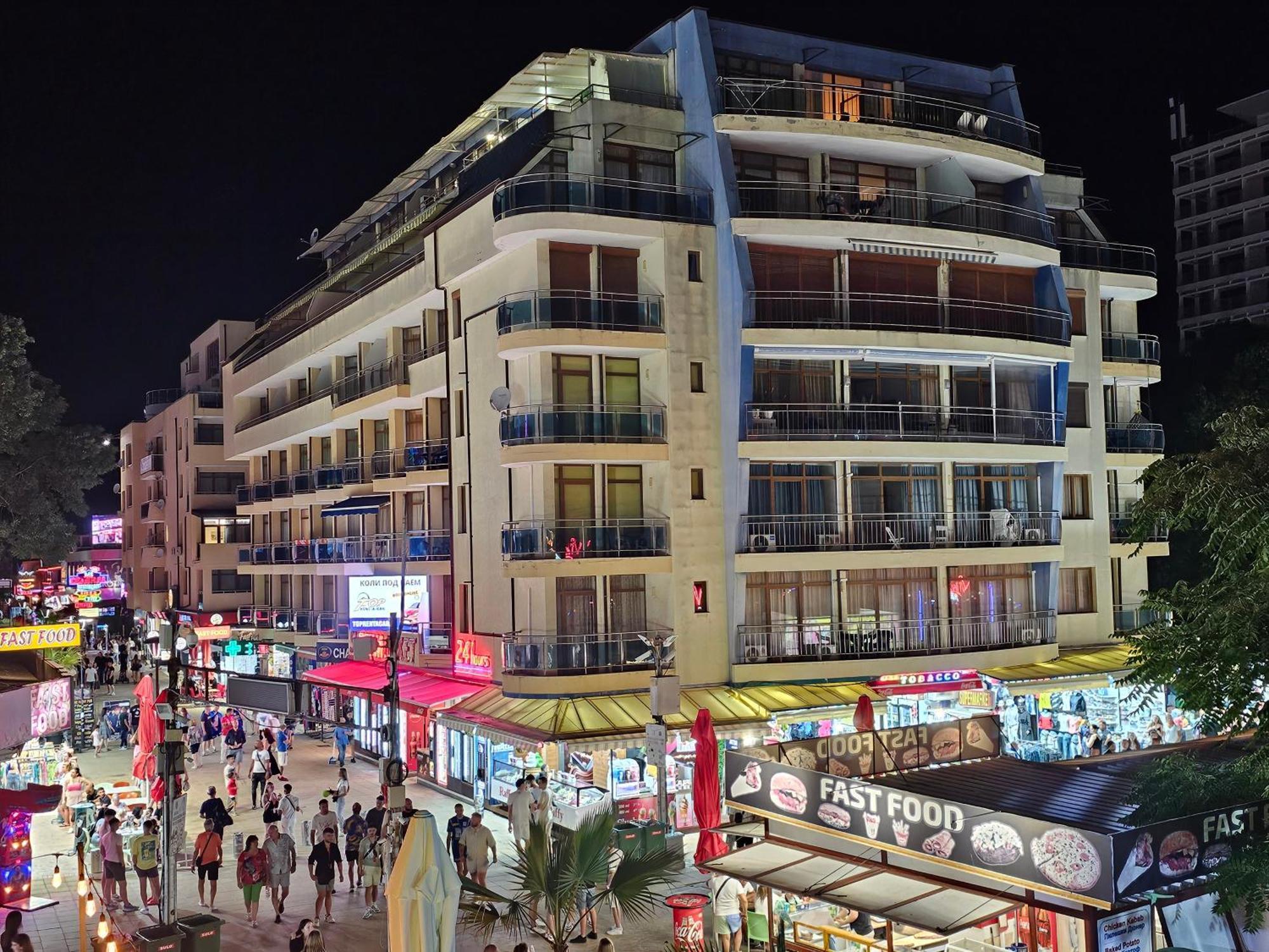 Kaya Apartments Pantai Sunny Bagian luar foto