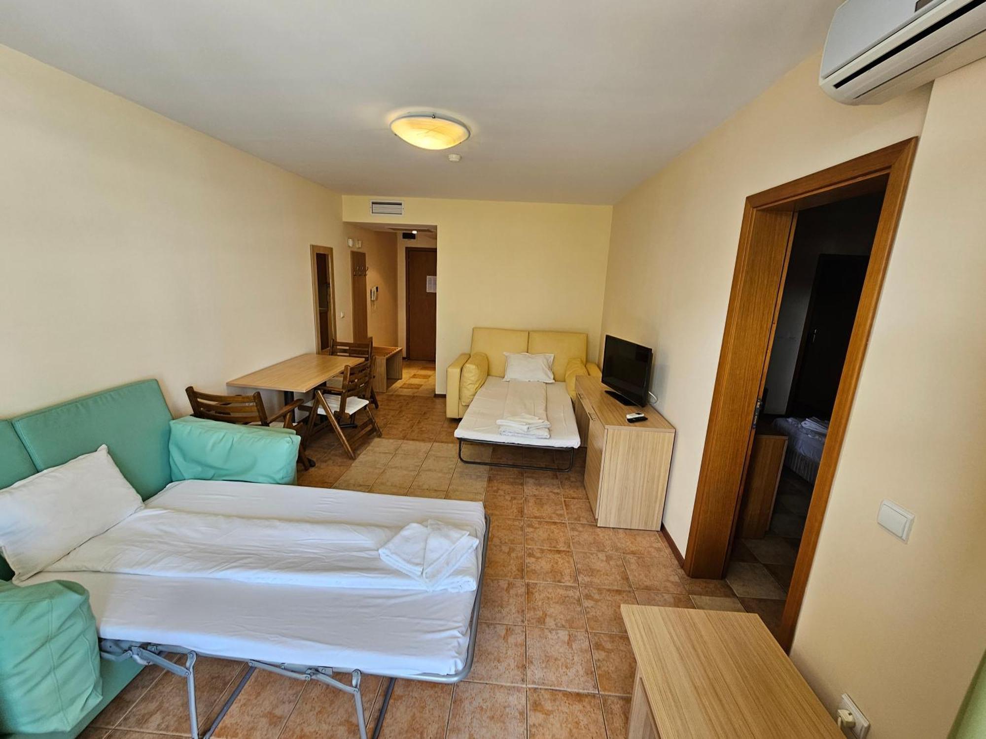Kaya Apartments Pantai Sunny Bagian luar foto