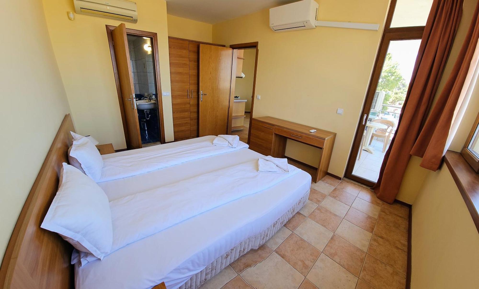Kaya Apartments Pantai Sunny Bagian luar foto