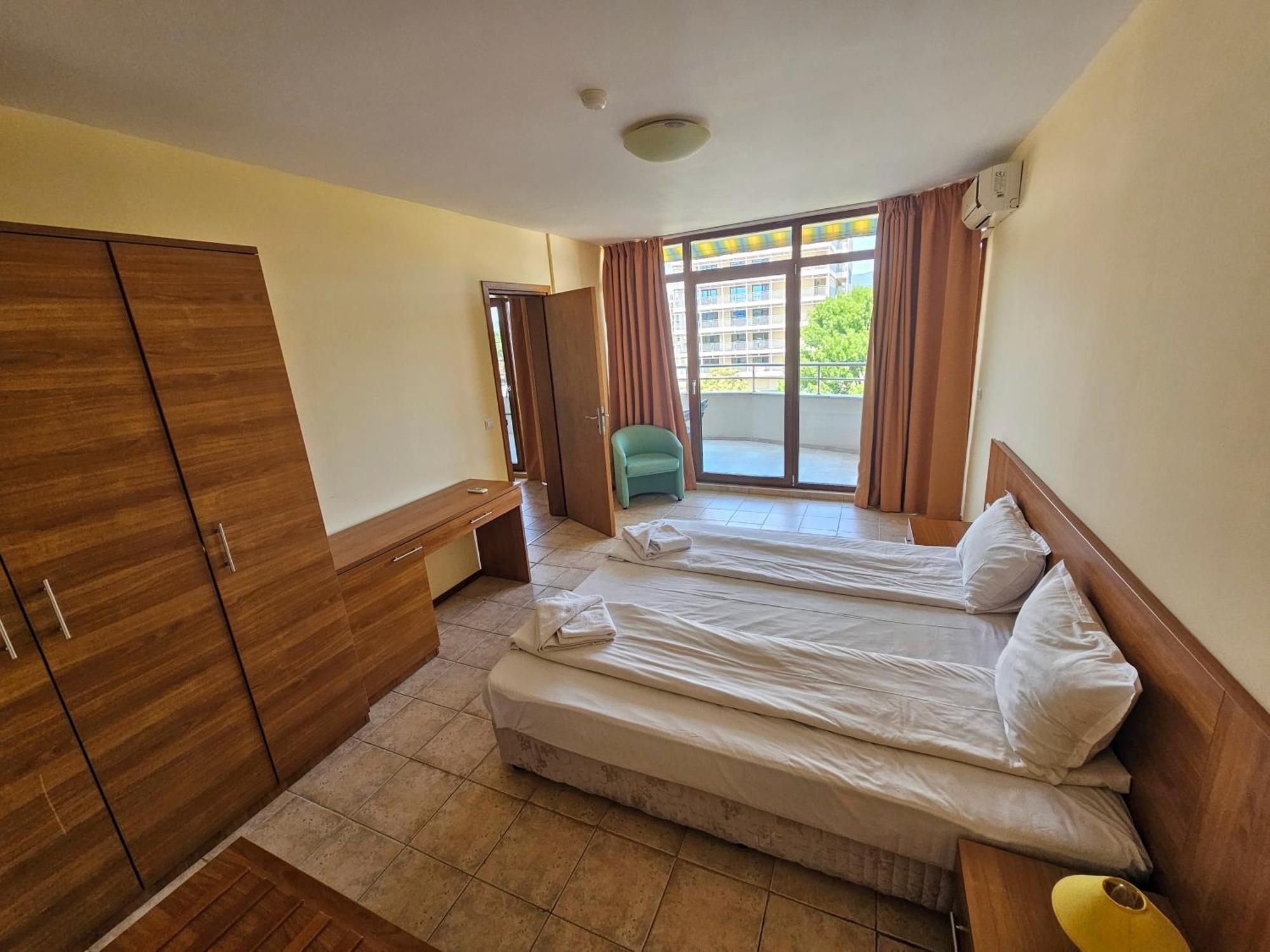 Kaya Apartments Pantai Sunny Bagian luar foto