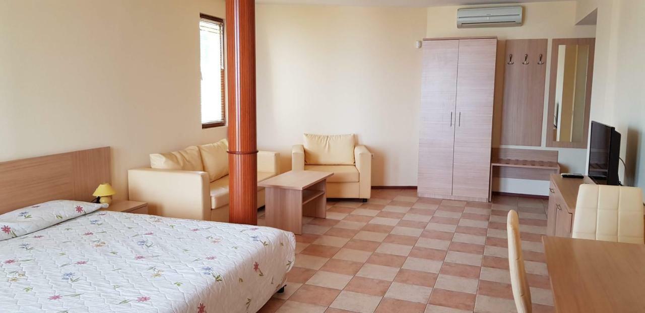 Kaya Apartments Pantai Sunny Bagian luar foto