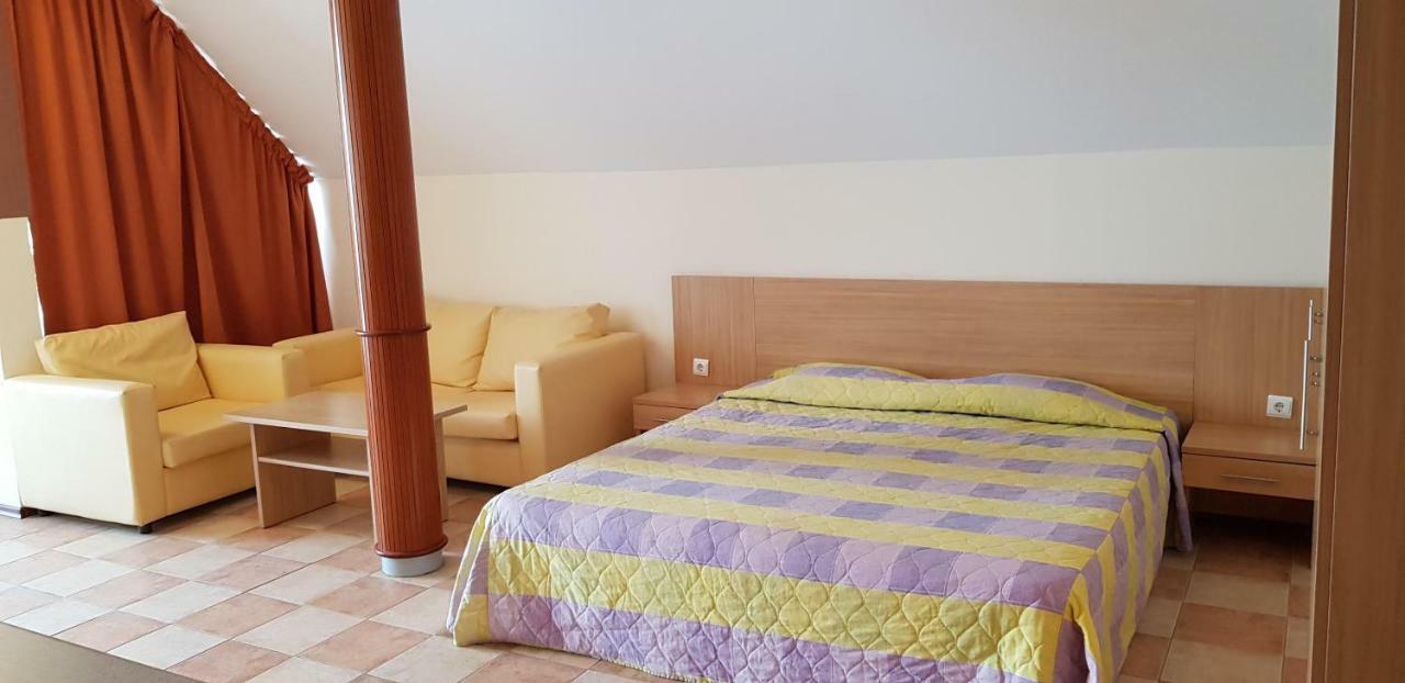 Kaya Apartments Pantai Sunny Bagian luar foto