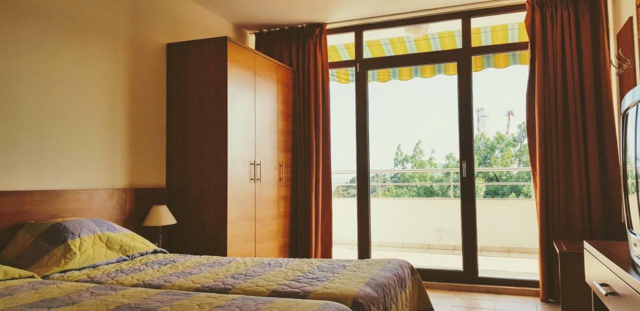 Kaya Apartments Pantai Sunny Bagian luar foto