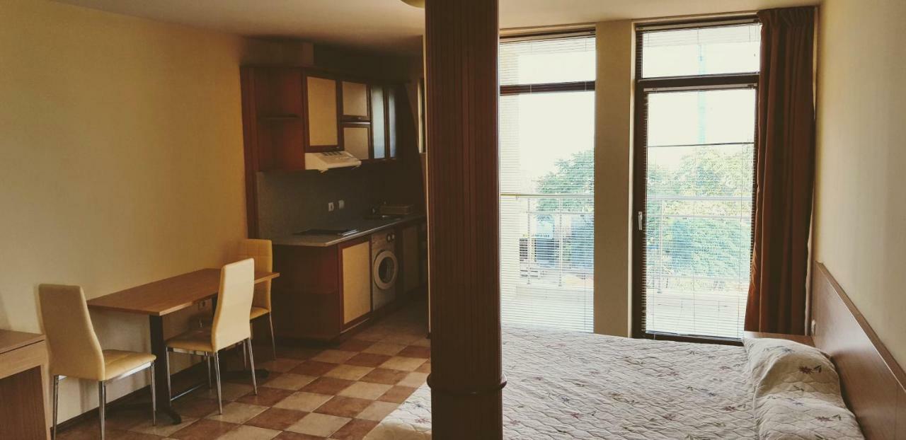 Kaya Apartments Pantai Sunny Bagian luar foto