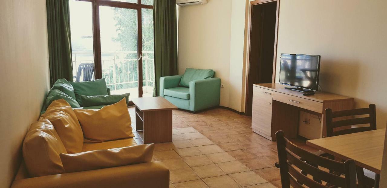Kaya Apartments Pantai Sunny Bagian luar foto