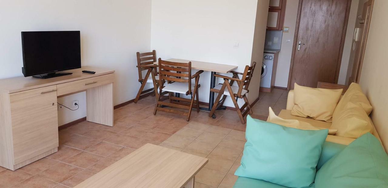 Kaya Apartments Pantai Sunny Bagian luar foto