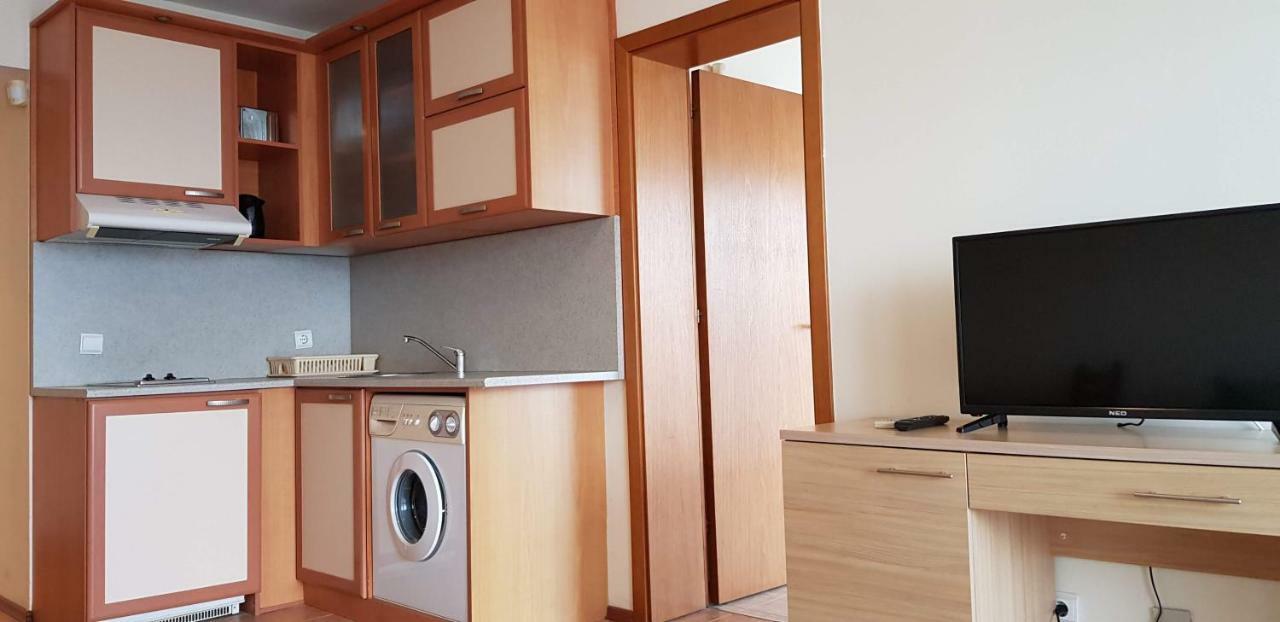 Kaya Apartments Pantai Sunny Bagian luar foto
