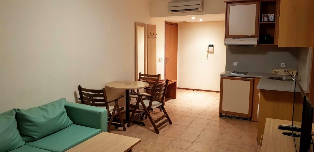 Kaya Apartments Pantai Sunny Bagian luar foto