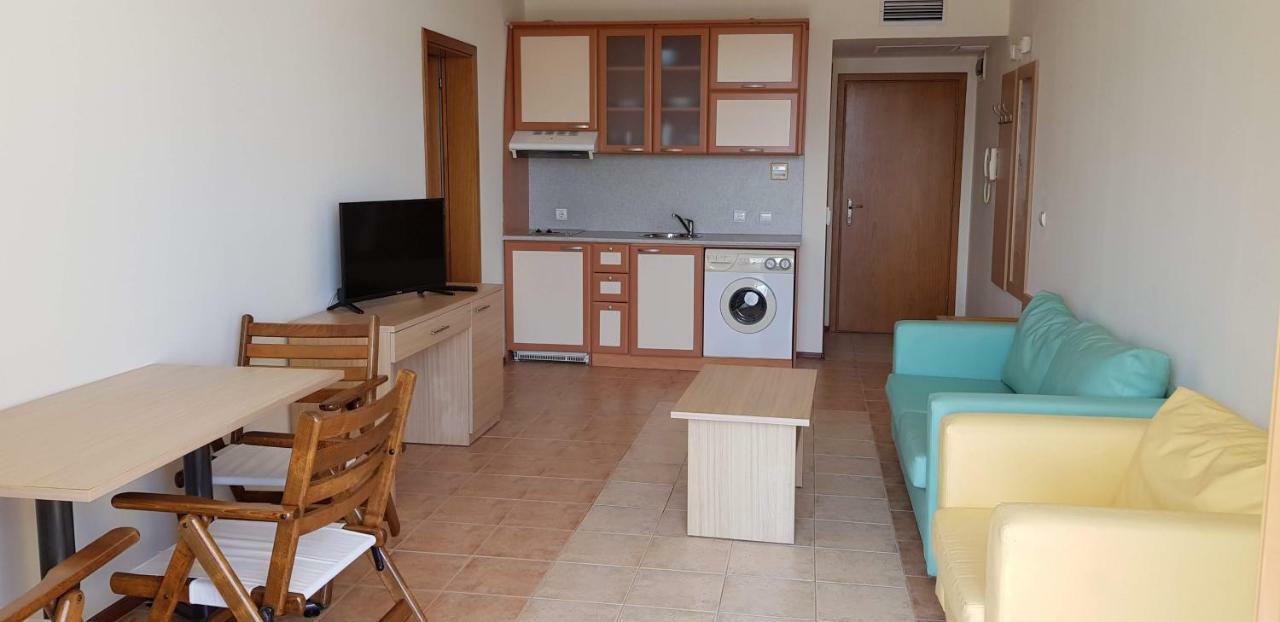 Kaya Apartments Pantai Sunny Bagian luar foto