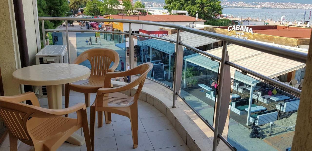 Kaya Apartments Pantai Sunny Bagian luar foto