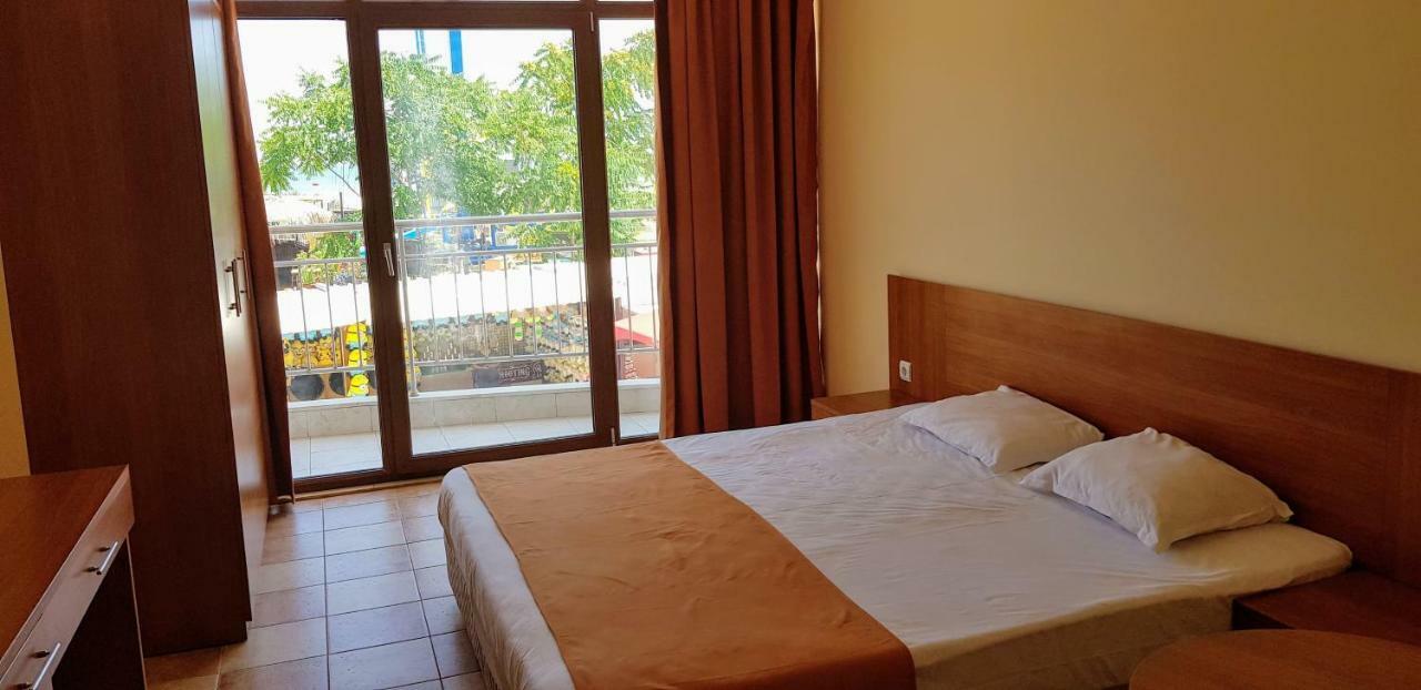 Kaya Apartments Pantai Sunny Bagian luar foto