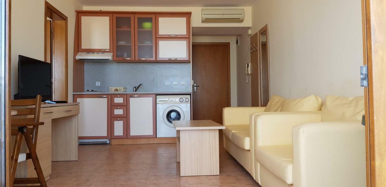 Kaya Apartments Pantai Sunny Bagian luar foto